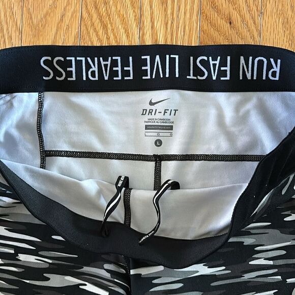 Nike Pro Athletic Grey Camo Capri Leggings Size Large - Picture 5 of 9
